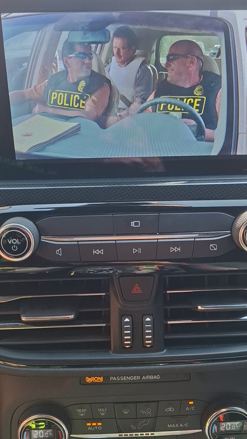 MonkeyBox – Kabelloses CarPlay & Android Auto mit Netflix & YouTube